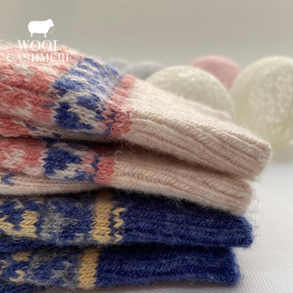 Snowflake Pattern Wool Cashmere Socks - Picture 2 of 8
